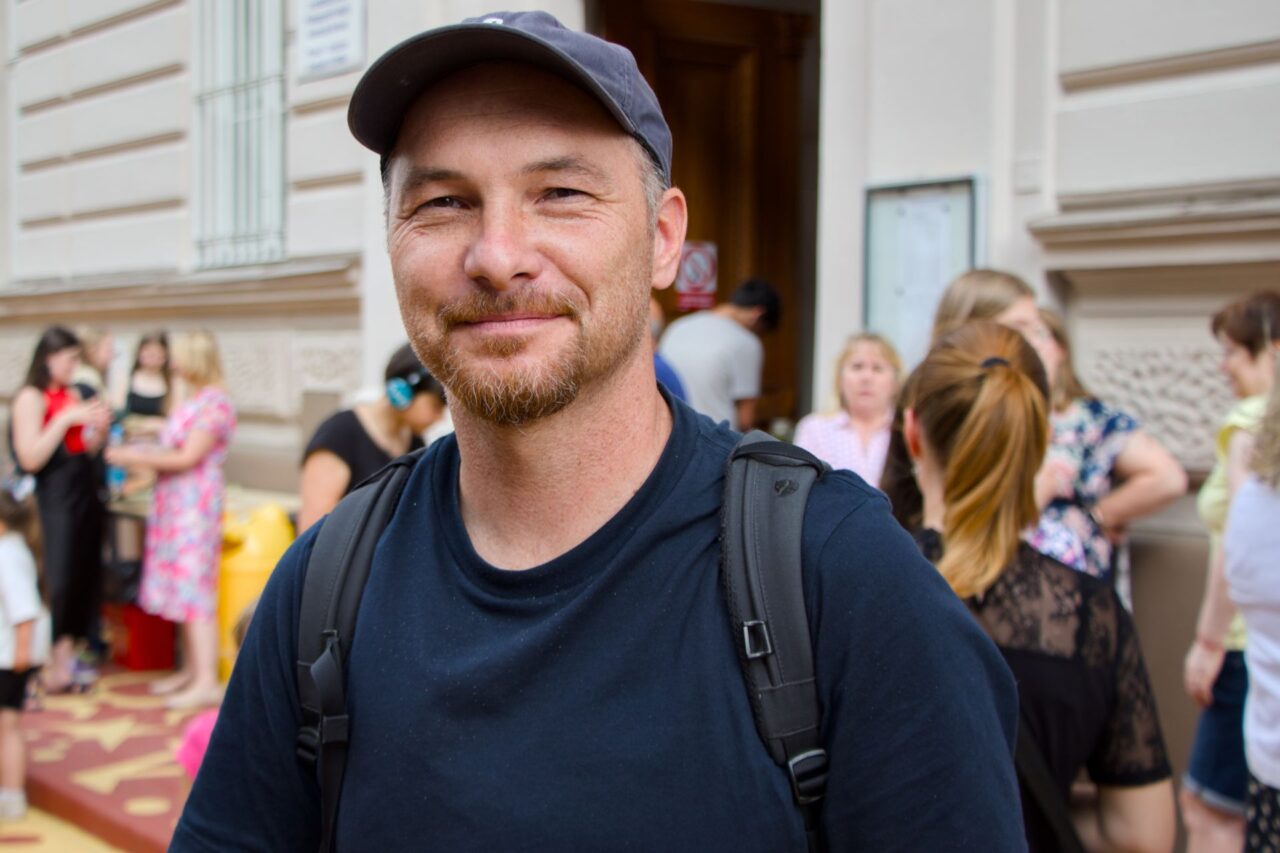 Dopravní projektant Květoslav Syrový, který předpolí v Grafické ulici naprojektoval, za sebou má již několik podobných projektů. Foto: Karolína Chlumecká, Ekonews