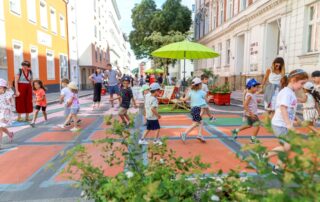 Už u 93 vídeňských škol slouží prostor před budovou výhradně chodcům. Foto: Christian Fürthner