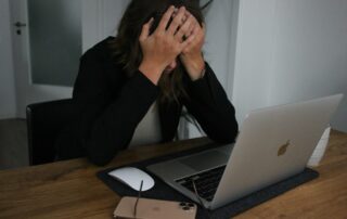 O peníze připravil kyberzločin podle průzkumu Komerční banky zhruba jednoho respondenta z deseti. Ilustrační foto: SEO Galaxy, Unsplash