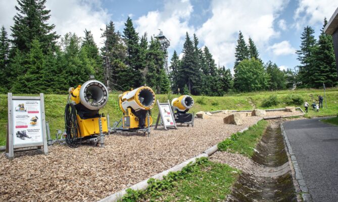 Turbínová sněžná děla na horní stanici Černohorského Expressu. Foto: Kateřina Hefler, Ekonews