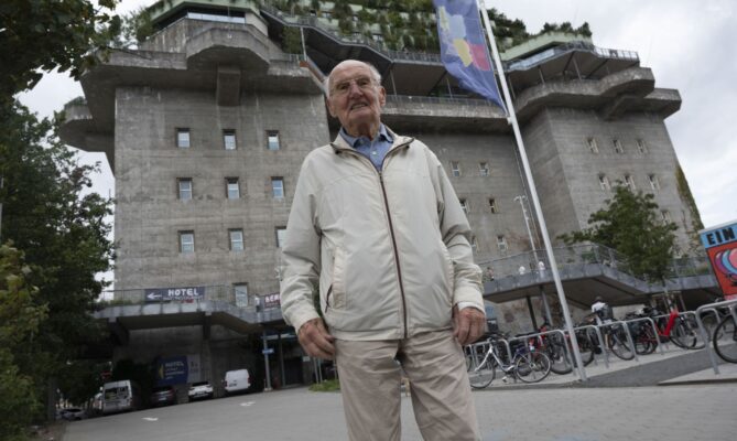 Karl-Heinz Pischke se v tomto bunkru ukrýval za války, dnes tam občas provádí návštěvníky. Foto: Uli Reinhardt / Zeitenspiegel