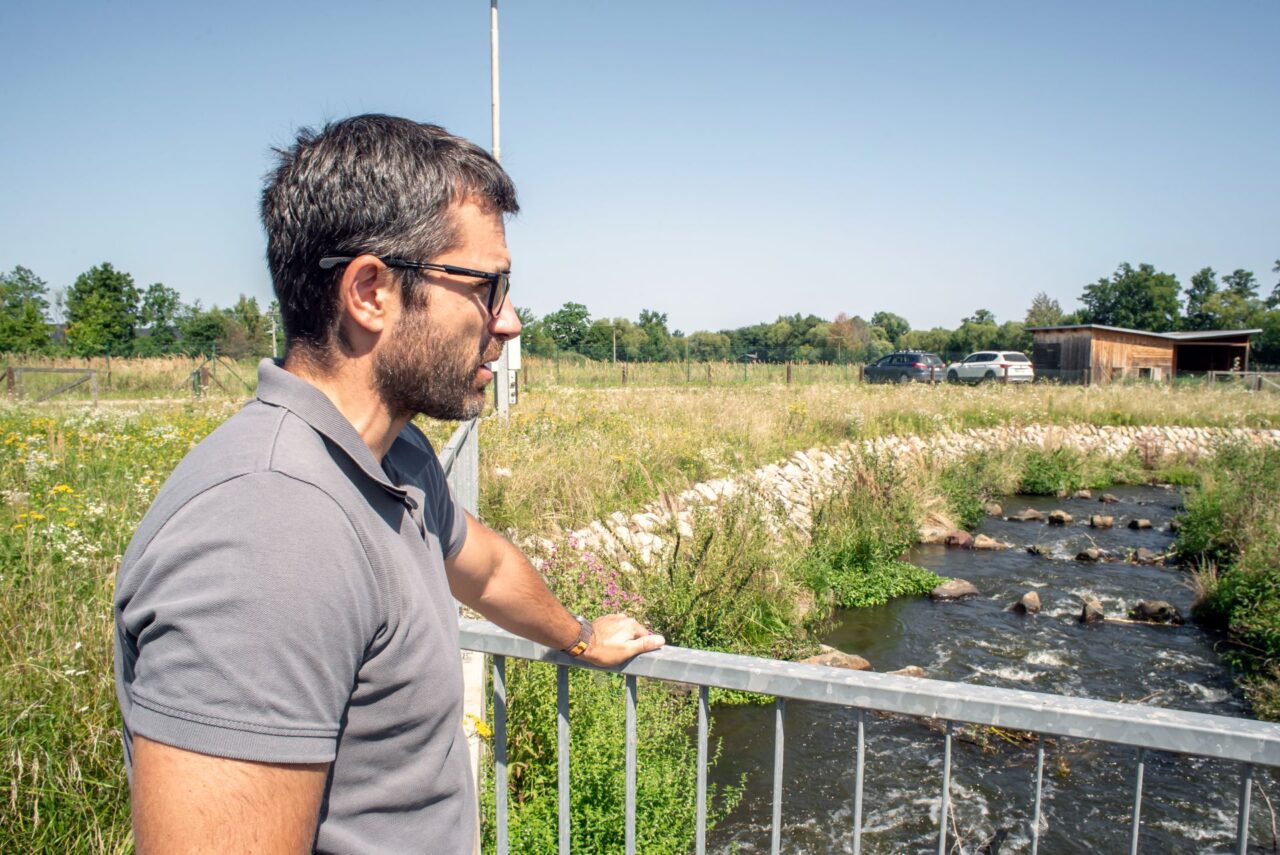 „Rybí přechod stál asi 15 milionů korun, tři čtvrtiny jsme pokryli z dotace,“ říká Michal Čermák z MVE Planá. Foto: Kateřina Hefler, Ekonews