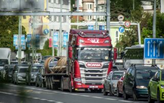 Hluk a černý prach. Tak dnes popisují život na ulici V Holešovičkách místní. Foto: Kateřina Hefler, Ekonews
