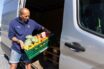„Obyčejný tukový rohlík je druhý den tvrdý, ale staročeský se dá darovat.“ I tak Tesco snižuje potravinový odpad