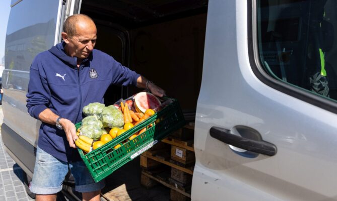 Svoz potravin z táborského Teska do potravinové banky. Foto: Tesco Stores ČR