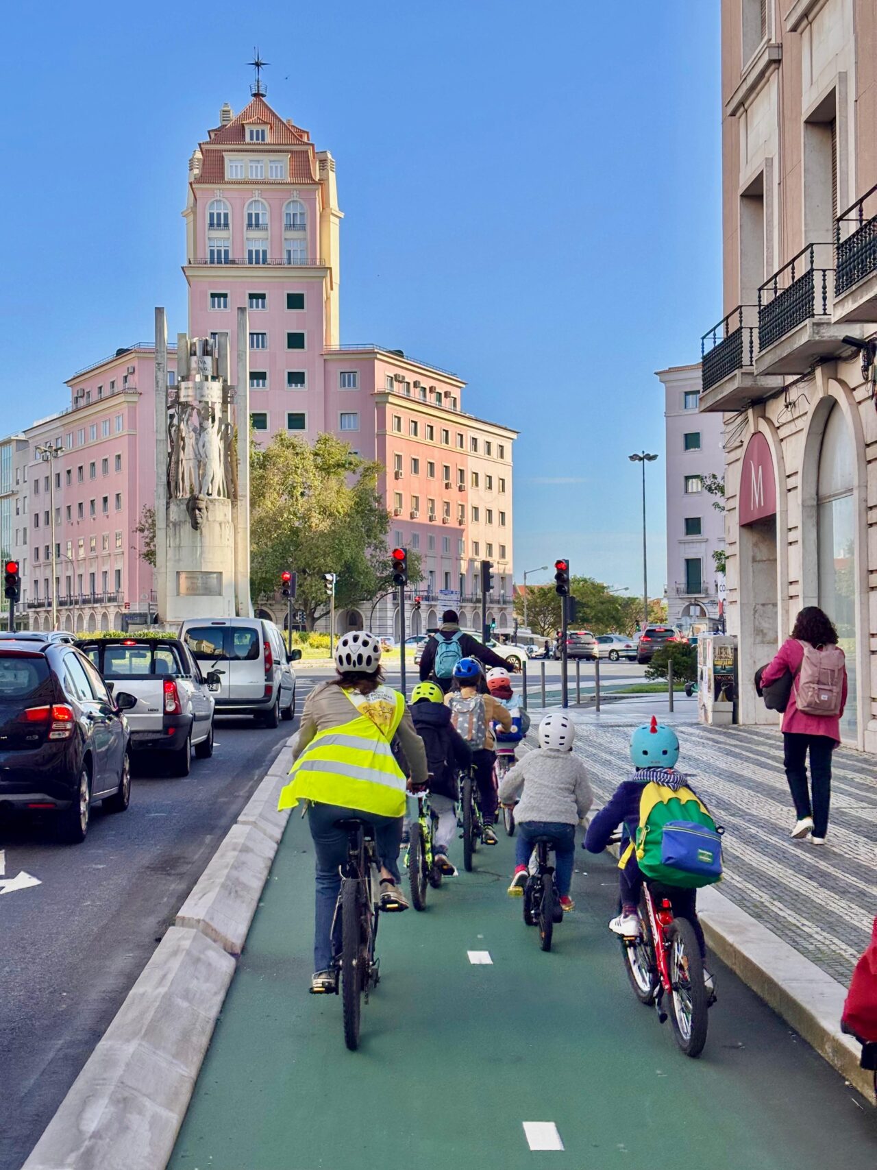 Existuje několik zastávek, přičemž na každé se k „pelotonu“ připojí další členové. Foto: Bicicultura