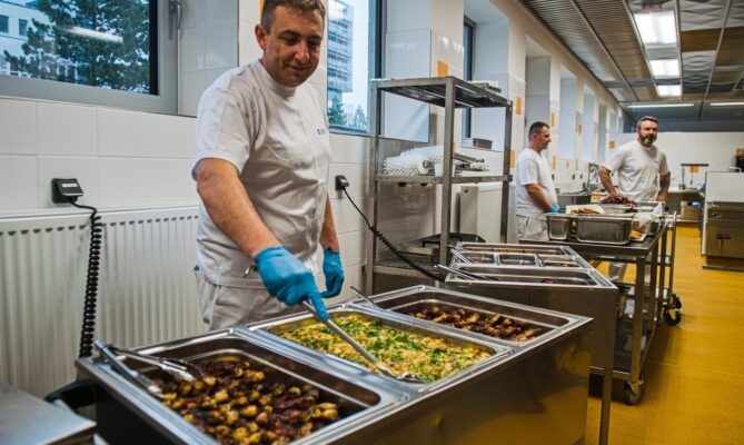 Slavnostní otevření Stravovacího provozu FN Brno v prosinci 2023. Foto: ČTK