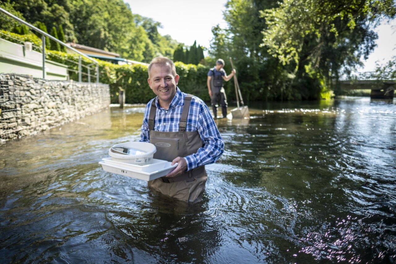 Jürgen Geist se coby profesor biologie vodních systémů dlouhodobě zabývá ekologickými dopady vodních elektráren. Foto: Rainer Kwiotek, Zeitenspiegel