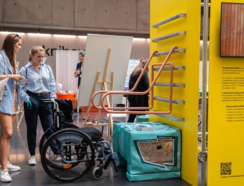 Rehabilitační pomůcka z mycelia a upcyclovaných stíracích losů pomůže paraplegikům se postavit