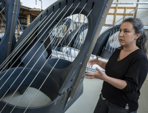V Bavorsku testují plovoucí vodní elektrárnu. Váží 150 kilogramů a vyrobí elektřinu pro pět domácností