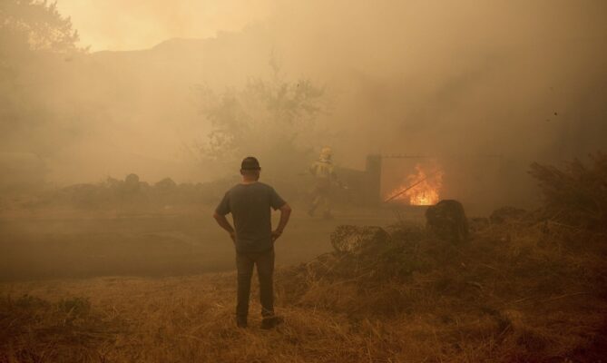 Severozápadní Španělsko v polovině srpna pustošily rozsáhlé požáry. Foto: ČTK / AP / Pablo Garcia