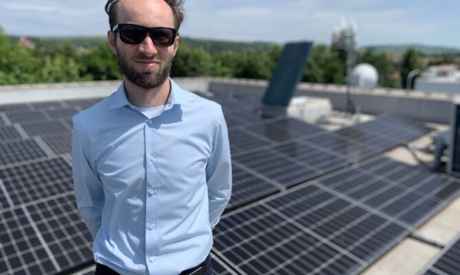 Tomáš Jagoš pracuje v krajské příspěvkové organizaci Cejiza, kde koordinuje vznik energetického společenství pro Jihomoravský kraj. Foto: Klára Votavová