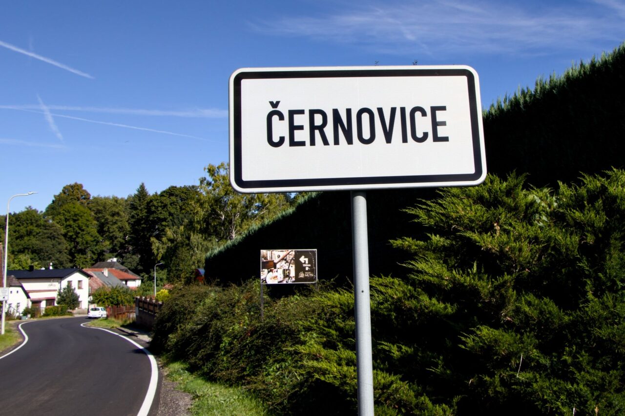 V Černovicích na pomezí Jihočeského kraje a Vysočiny bydlí necelé dvě tisícovky obyvatel. Foto: Karolína Chlumecká, Ekonews