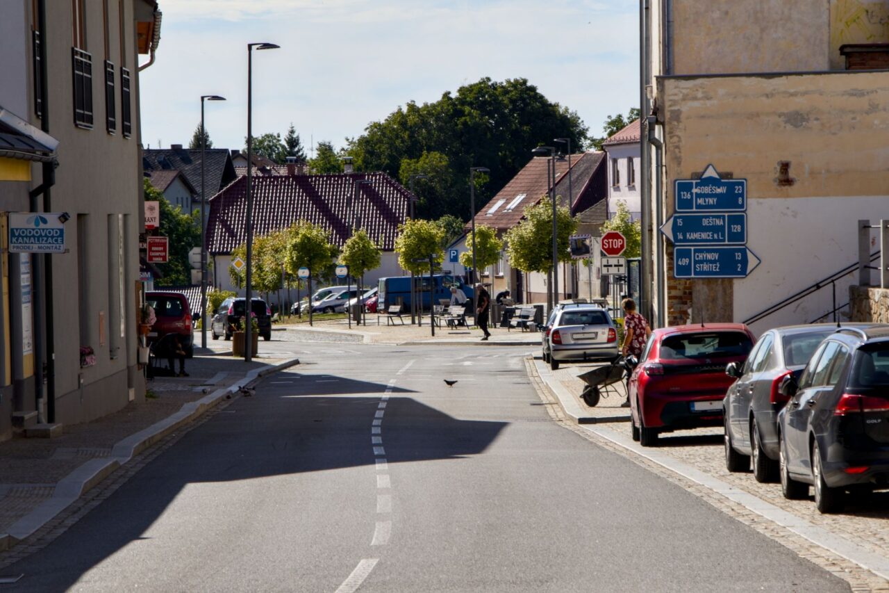 Zelené projekty starosty začaly před patnácti lety při renovaci náměstí v centru města. Foto: Karolína Chlumecká, Ekonews