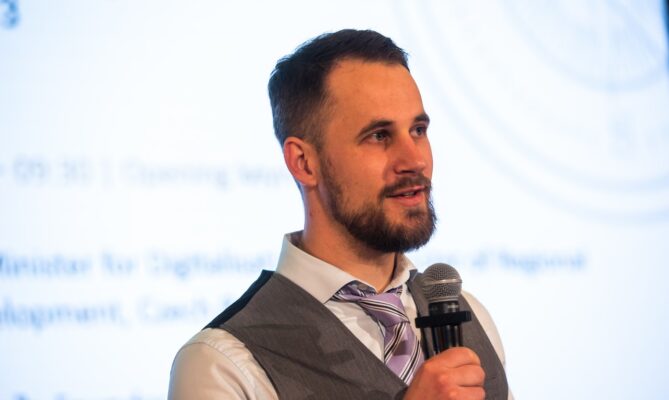 Karel Voldřich šéfuje na ministerstvu životního prostředí oddělení Sociálně klimatického fondu. Foto: poskytnuto Karlem Voldřichem