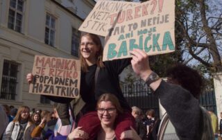 Proti Macinkovi na post ministra životního prostředí protestovali mladí i babičky. Foto: Tereza Koudelová, Ekonews