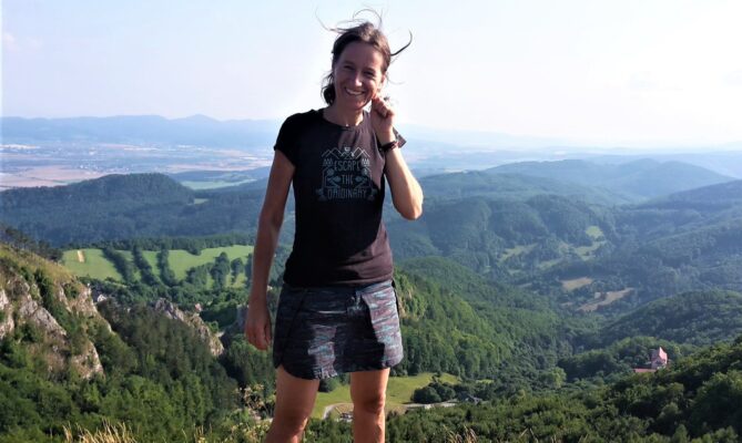 „Nechodím na místa, kam vede lanovka nebo teče pivo,“ říká zakladatelka Lesní seznamky Barbora Hernychová. Foto: poskytnuto Barborou Hernychovou