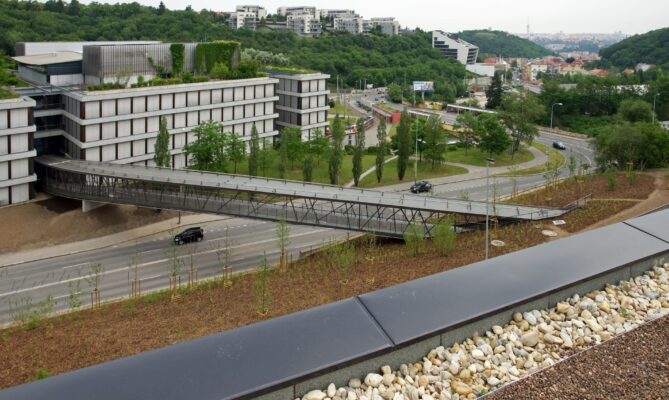 Hlavní budova ČSOB (vlevo) v Praze na Radlické ulici. Foto: poskytnuto společností ČSOB