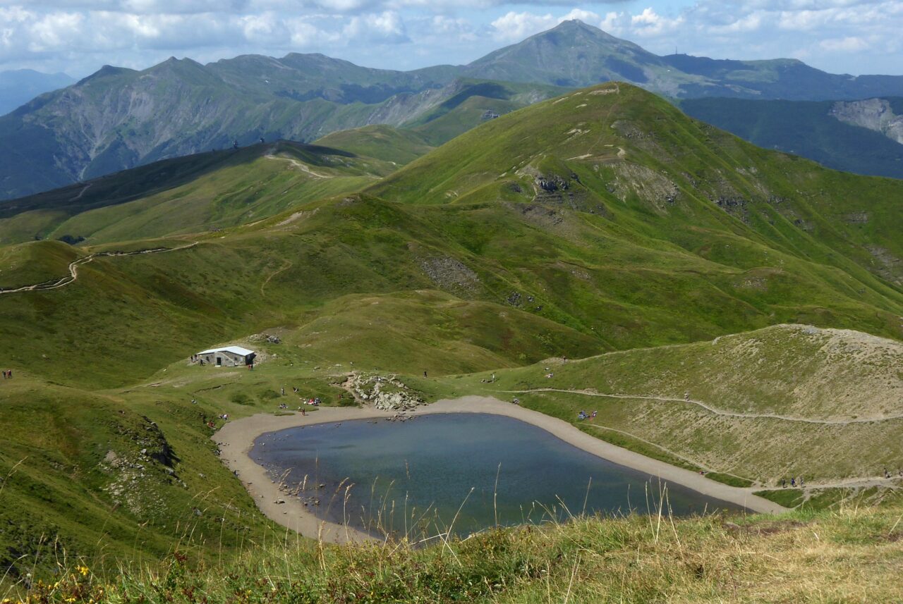 Jezero Scaffaiolo, k němuž povede nová lanovka, se nachází v nadmořské výšce 1785 metrů poblíž vrcholu Monte Cupolino. Foto: pagarau, Pixabay