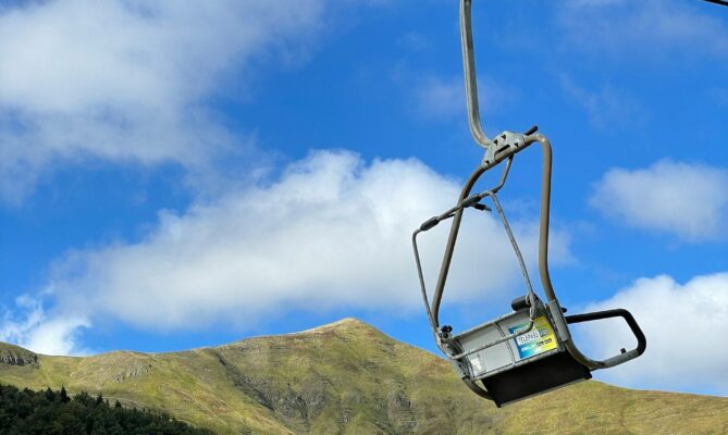 Lanovky jsou součástí lyžařského střediska Corno alle Scale v toskánsko-emiliánských Apeninách. Foto: Michael Martinelli, Unsplash