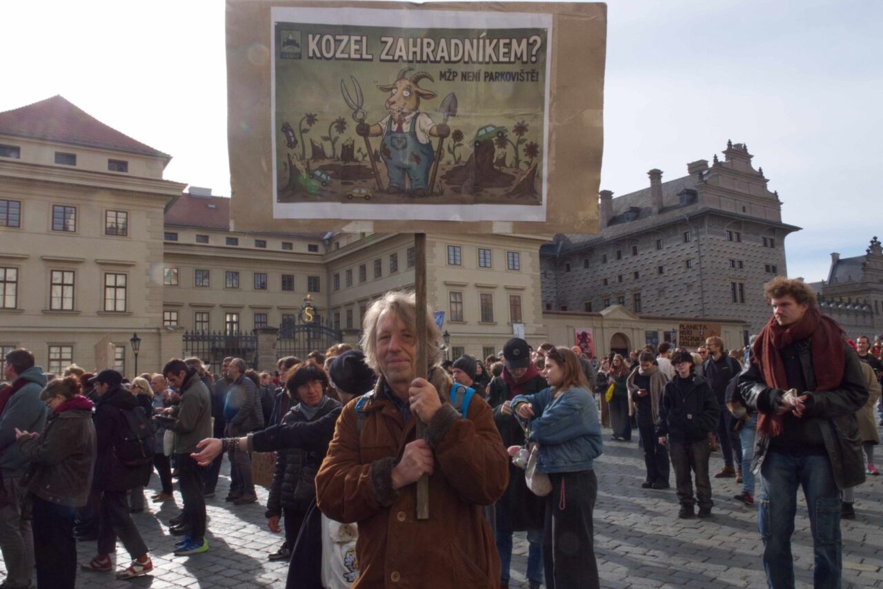 Protestovat proti Macinkovi na post ministra životního prostředí přijel i Jan z Kladna. Foto: Tereza Koudelová, Ekonews