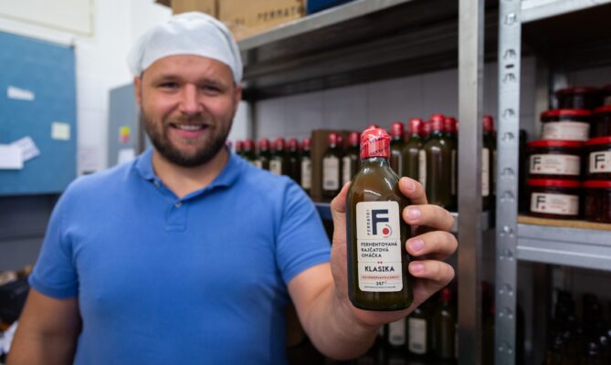 Majitel firmy Fermato Radim Stráník založil své podnikání na výrobě fermentovaných rajčatových omáček. Foto: ČTK / Krecl Adam