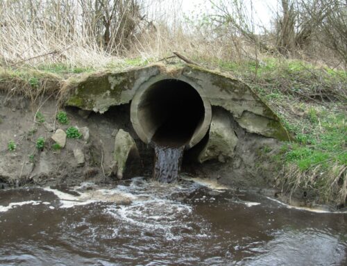 Co s řekou dělají splašky vypouštěné městy při dešti? Zjištění týmu Povodí Vltavy nepotěší