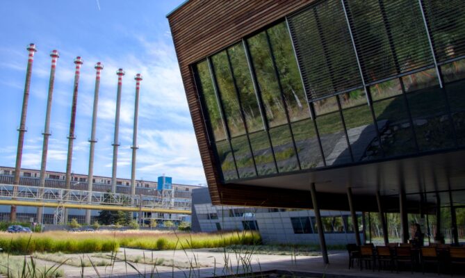 Univerzitní centrum energeticky efektivních budov ČVUT nedaleko Prahy už jedenáct let vyvíjí technologie budoucnosti stavebnictví. Foto: Karolína Chlumecká, Ekonews