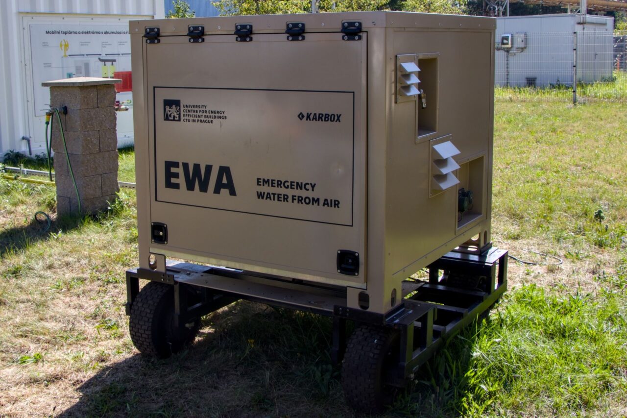 Technologie EWA umí vyrobit vodu jenom ze vzduchu, a to i na poušti. Foto: Karolína Chlumecká, Ekonews