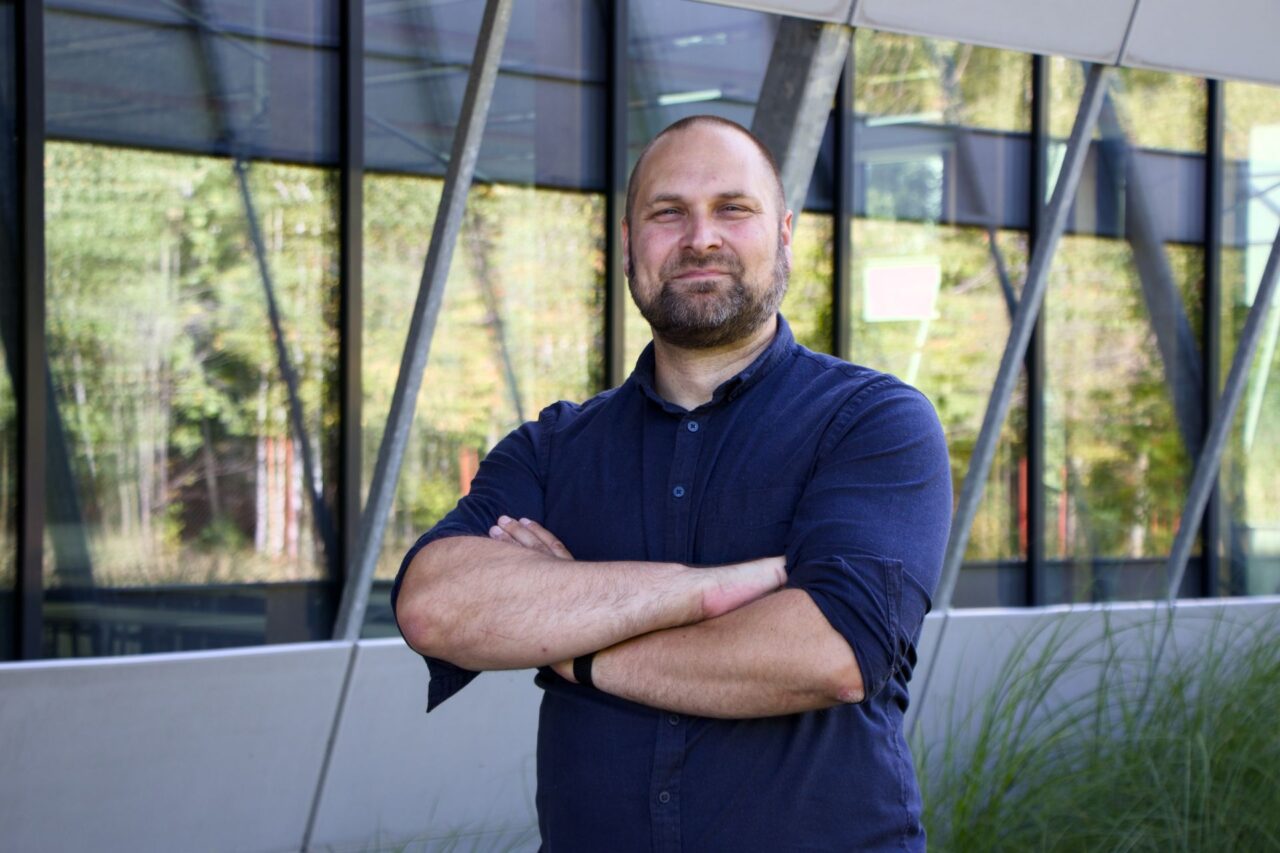 Ředitel pro vědu a výzkum Univerzitního centra energeticky efektivních budov ČVUT Antonín Lupíšek. Foto: Karolína Chlumecká, Ekonews