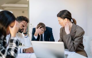 Příliš velká administrativní zátěž se podepisuje na úřednících. Ilustrační foto: Yan Krukov, Pexels