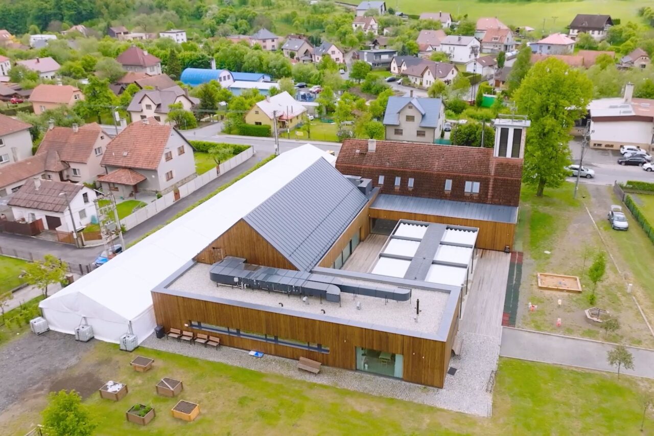 Při stavbě nového komunitního centra dbali na to, aby budova byla energeticky co nejúspornější. Foto: ČSOB