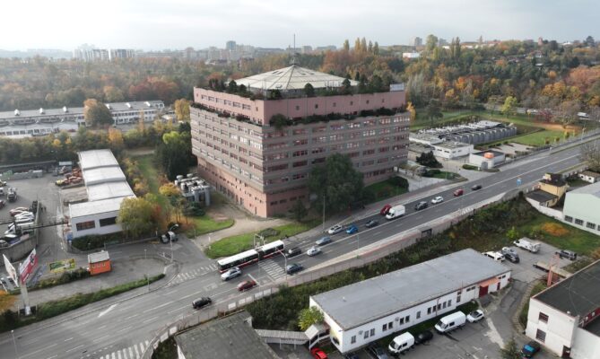 Budovy Sazky v pražských Vysočanech prochází rekonstrukcí, staré materiály se znovu využívají. Foto: poskytnuto společností KKCG