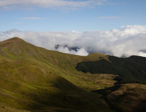 Nová lanovka uprostřed Itálie má přitáhnout lyžaře. Navzdory ubývajícímu sněhu a silnému větru v oblasti