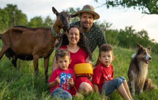 Kamil a Markéta Šediví založili farmu Člupy před více než deseti lety. Foto: poskytnuto rodinnou ekofarmou Člupy