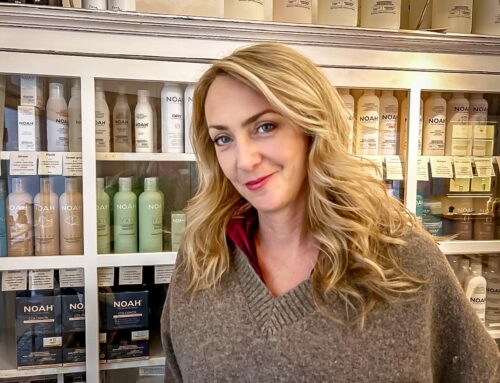 Čím dál víc lidí chodí s alergiemi. Hena je pro mnohé poslední šance obarvit se, říká majitelka kadeřnictví