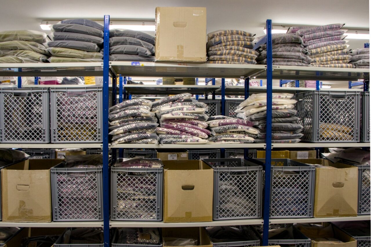 Výrobky skladují přímo v suchdolském areálu, většina produkce se prodá v tuzemsku. Foto: Karolína Chlumecká, Ekonews