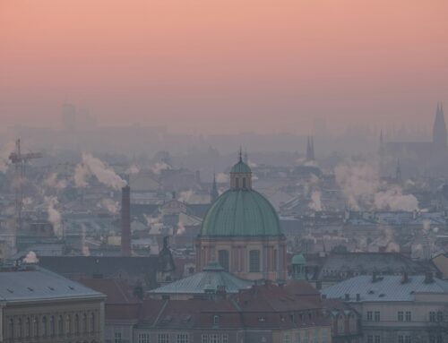 Teplejší zima znamená čistší vzduch, zato v létě je moc ozonu. Klima mění kvalitu vzduchu v Česku