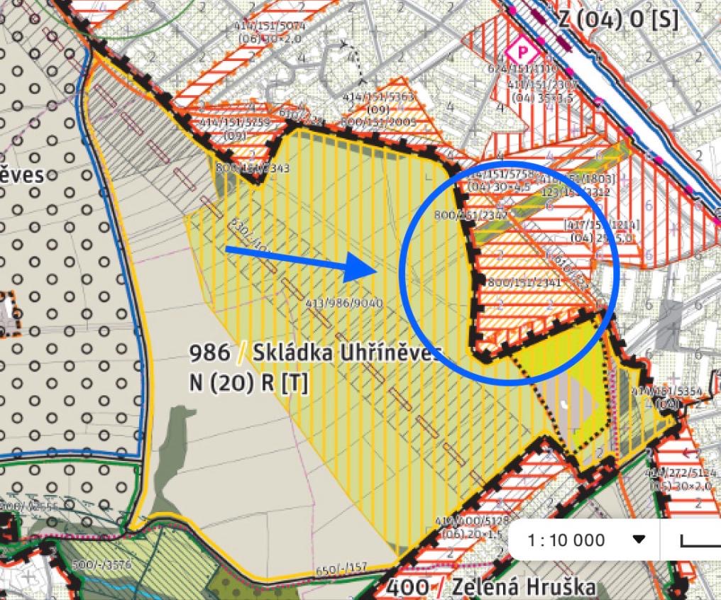 Označená část bývalé skládky může podle pražského metropolitního plánu sloužit k výstavbě. Zdroj: MČ Praha 22