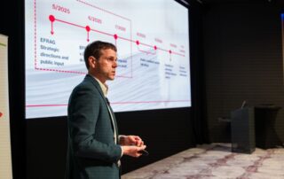 Filip Gregor, šéf sekce Odpovědné firmy ve společnosti Frank Bold, přednášel o omnibusu na akci Business Leaders Forum. Foto: poskytnuto Frank Bold Advisory