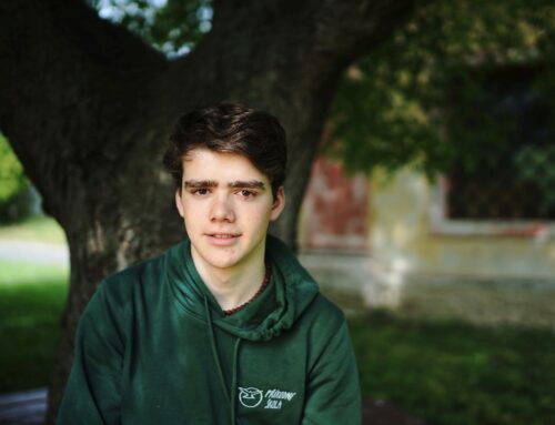 O klima se stále trochu více zajímají dívky než kluci, říká student a zakladatel vzdělávacího projektu pro školy