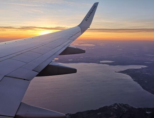 Emise z létání jde snížit snadno. „Stačí“ zrušit byznys class a více letadla vytížit, v USA pomohou i pilulky na hubnutí