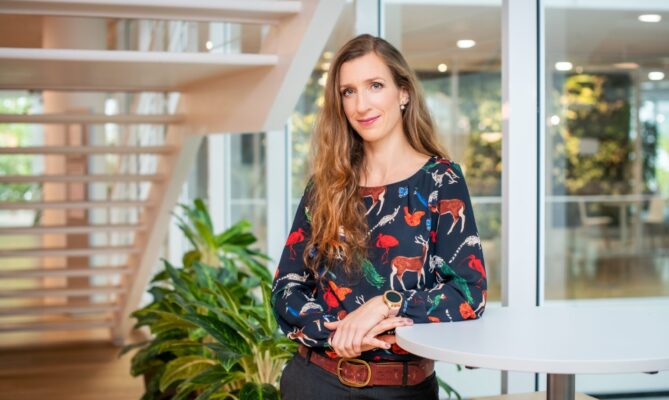 Eva Neudertová je novou ředitelkou Asociace pro využití tepelných čerpadel. Dříve působila v České spořitelně. Foto: poskytnuto Evou Neudertovou