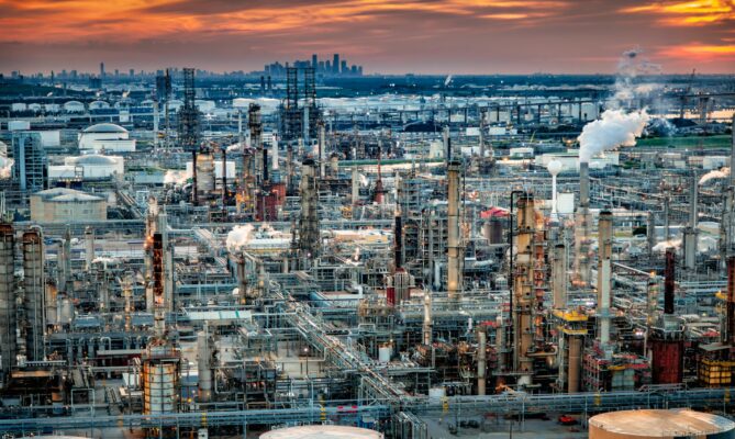 Dovoz vybraného zboží do Evropské unie bude nově zatížen takzvaným uhlíkovým clem, aby firmy v EU nebyly v nevýhodě. Foto: Getty Images