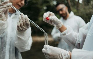 Značištění léky je problémem zejména pro vodní živočichy. Ilustrační foto: Getty Images