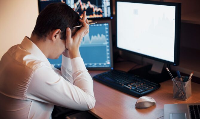 Pokud firmy nebudou mít data týkající se ESG propojená v rámci jednoho systému, porostou jim náklady. Ilustrační foto: Getty Images