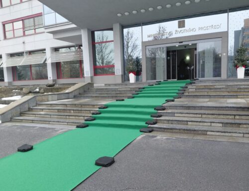 Glosa: Máte problém na pracovišti? Poraďte se s psycholožkou, píše Macinkův resort svým zaměstnancům