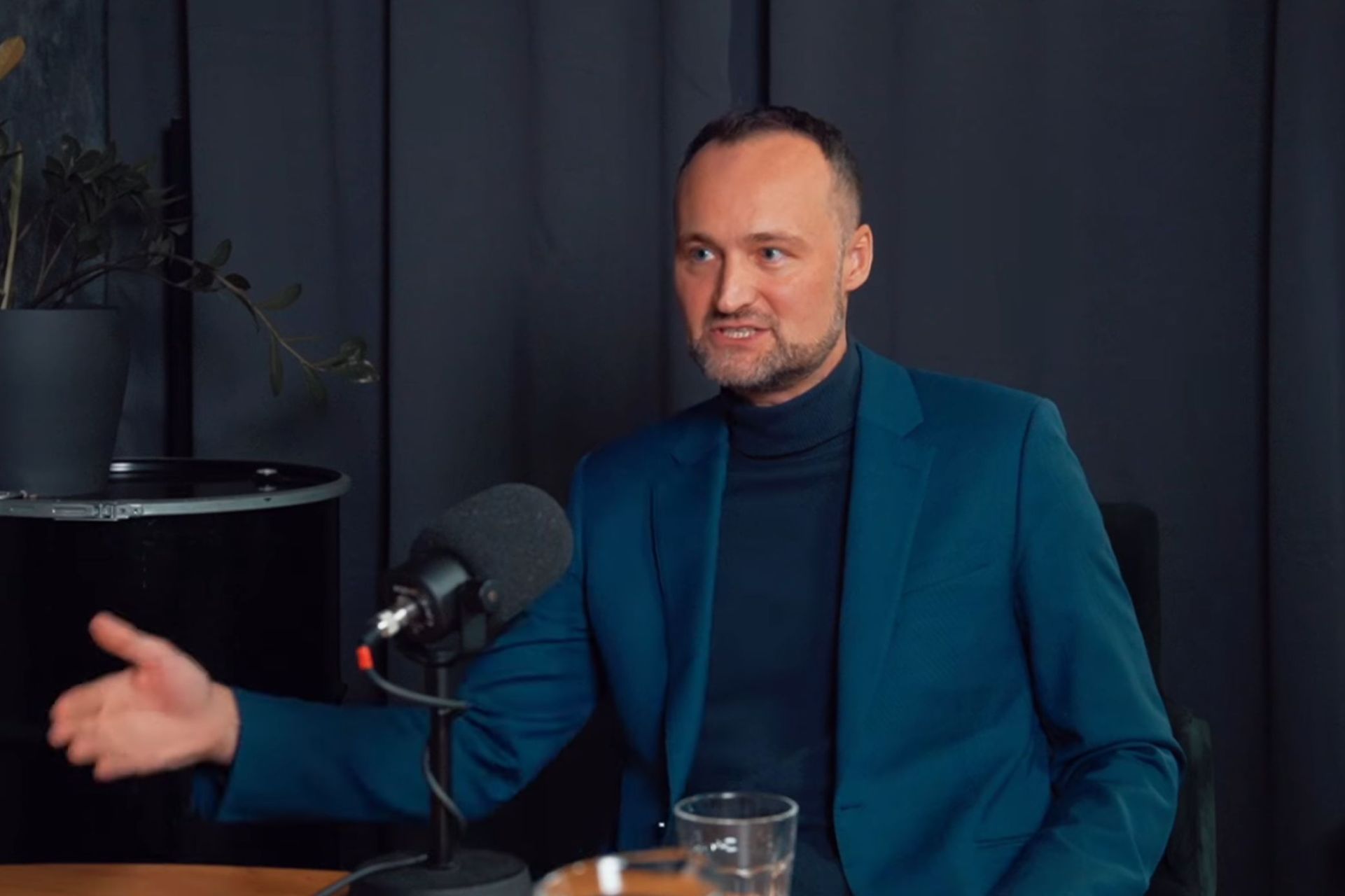 Analytik Asociace pro mezinárodní otázky Kryštof Kruliš. Foto: Podcast Luďka Niedermayera, Youtube