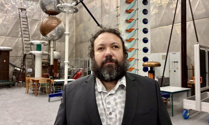 Zdeněk Müller je vedoucím katedry elektroenergetiky na Fakultě elektrotechnické ČVUT v Praze. Foto: poskytnuto ČVUT