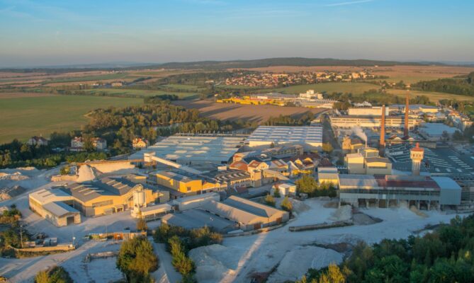 Závod společnosti Lasselsberger v Chlumčanech. Foto: poskytnuto společností Lasselsberger